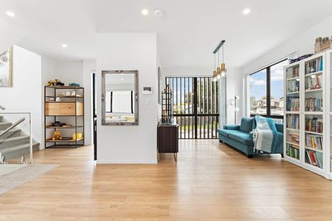 Photo of property in 1/258 Lake Road, Hauraki, Auckland, 0622