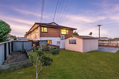 Photo of property in 1/2 Northall Road, New Lynn, Auckland, 0600