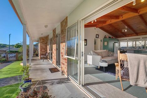 Photo of property in 72 Cabeleigh Drive, Helensville, 0800