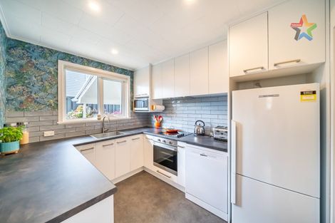 Photo of property in 63 Gurney Road, Kelson, Lower Hutt, 5010