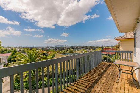 Photo of property in 1/52 Agincourt Street, Glenfield, Auckland, 0629