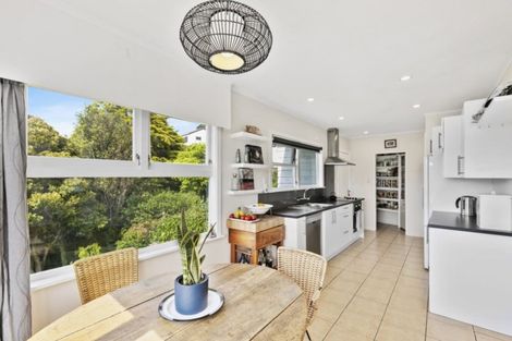 Photo of property in 9 Blandford Way, Newlands, Wellington, 6037