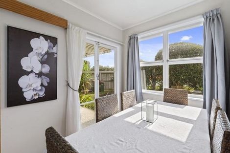 Photo of property in 27 Litten Road, Cockle Bay, Auckland, 2014