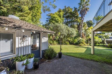 Photo of property in 2 Pleasant Place, Mellons Bay, Auckland, 2014