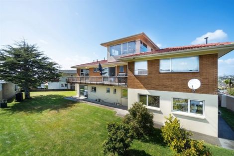 Photo of property in 15 Colin Wild Place, Glenfield, Auckland, 0629