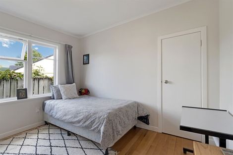 Photo of property in 2 Totara Road, Te Atatu Peninsula, Auckland, 0610