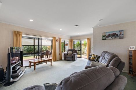 Photo of property in 34 Blackwood Drive, Wattle Downs, Auckland, 2103