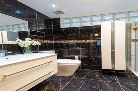 Photo of property in 16 Horotutu Road, Greenlane, Auckland, 1061