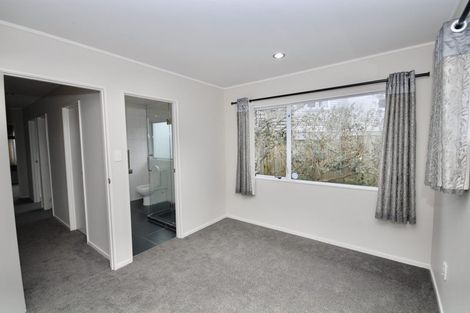 Photo of property in 2/30 Bruce Road, Glenfield, Auckland, 0629