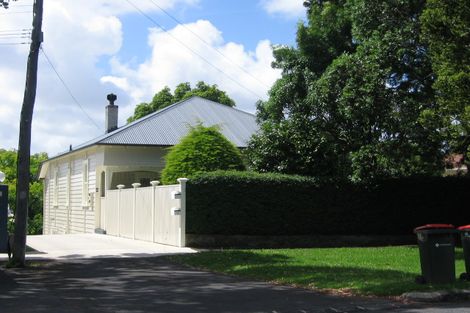 Photo of property in 4 Aratonga Avenue, Greenlane, Auckland, 1051