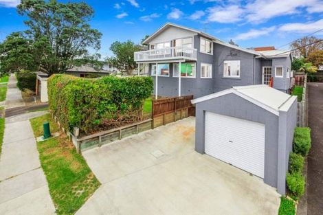 Photo of property in 1/28 Rangitoto Terrace, Milford, Auckland, 0620
