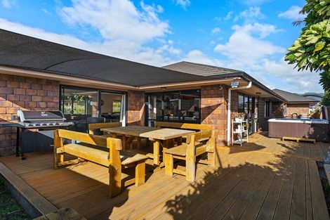 Photo of property in 17 Gandalf Crescent, Paraparaumu, 5032