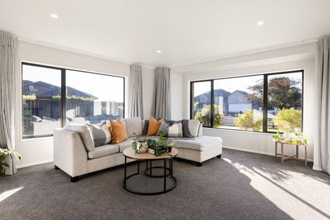 Photo of property in 28 Madison Street, Cambridge, 3434