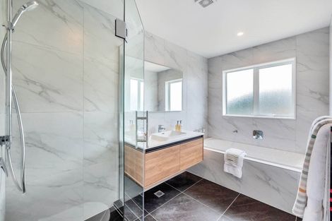 Photo of property in 68 Channel View Road, Campbells Bay, Auckland, 0630