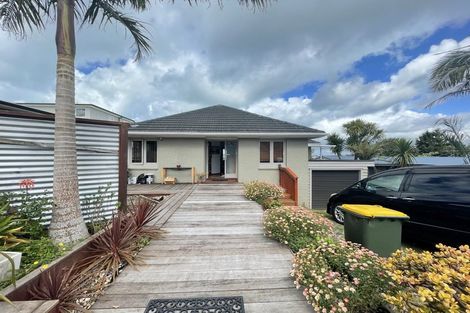 Photo of property in 86 Parr Terrace, Castor Bay, Auckland, 0620