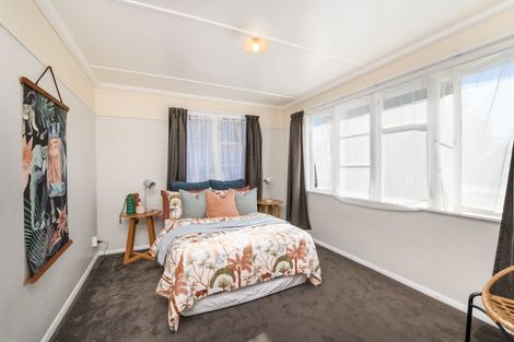 Photo of property in 660 Featherston Street, Roslyn, Palmerston North, 4414