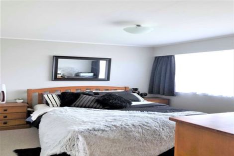 Photo of property in 16 Seattle Grove, Totara Park, Upper Hutt, 5018