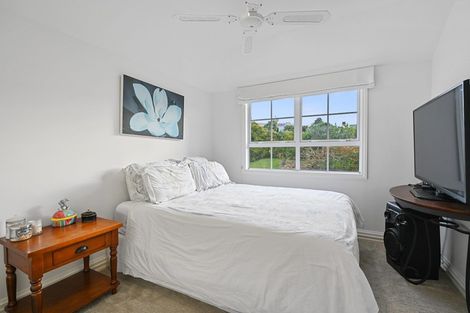 Photo of property in 27 Almond Grove, Greenhithe, Auckland, 0632