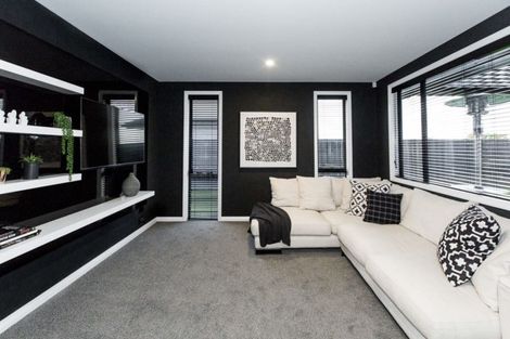 Photo of property in 16 Konoba Avenue, Kumeu, 0810