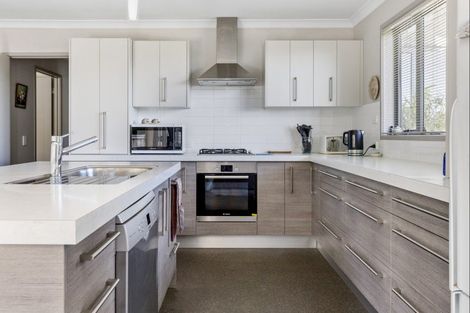 Photo of property in 2/30 Ingle Avenue, Waipahihi, Taupo, 3330