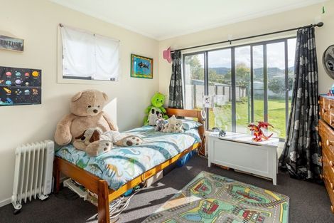 Photo of property in 11 Farrier Grove, Featherston, 5710