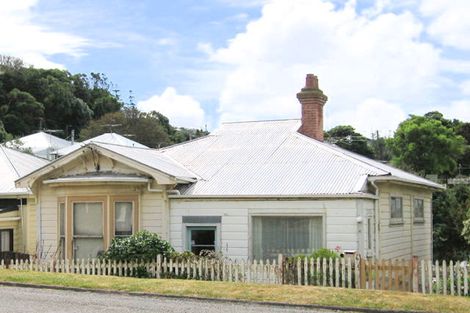 Photo of property in 6 Danube Street, Island Bay, Wellington, 6023