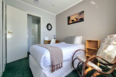 Photo of property in 176 Gossamer Drive, Pakuranga Heights, Auckland, 2010