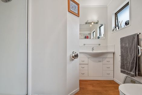 Photo of property in 1069 Scenic Drive North, Swanson, Auckland, 0816