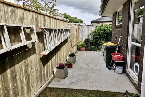 Photo of property in 2 Queenwood Road, Levin, 5510