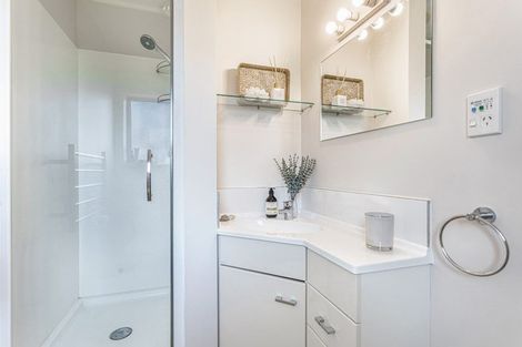 Photo of property in 15 Tatyana Place, Massey, Auckland, 0614