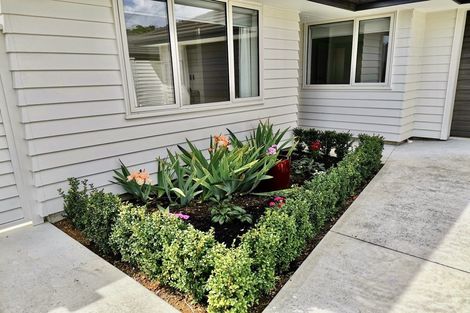 Photo of property in 2 Queenwood Road, Levin, 5510