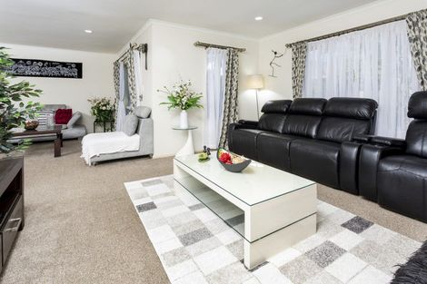 Photo of property in 21 Crimson Park, Oteha, Auckland, 0632