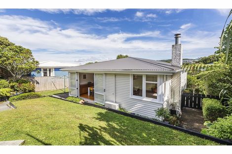 Photo of property in 69 Salford Street, Newlands, Wellington, 6037