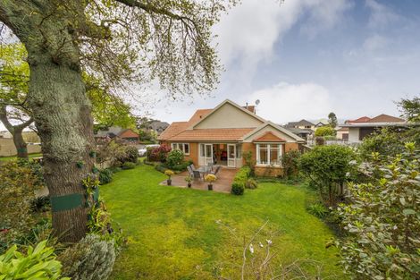 Photo of property in 4 The Oaks, Awapuni, Palmerston North, 4412