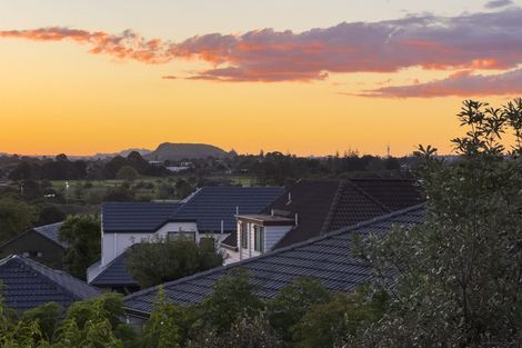 Photo of property in 2/23 Gwenand Place, Botany Downs, Auckland, 2010