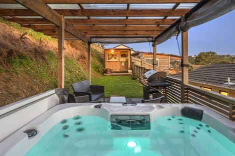 Photo of property in 25 Dominica Crescent, Grenada Village, Wellington, 6037