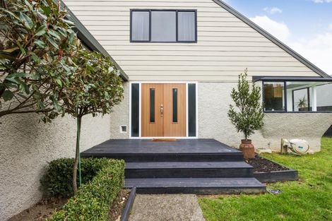 Photo of property in 7 Hillgrove Place, Fitzherbert, Palmerston North, 4410