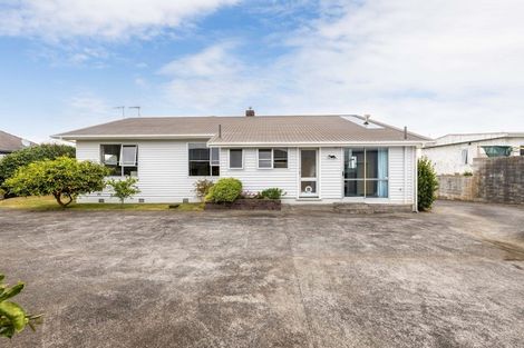 Photo of property in 7 Waimea Street, Westown, New Plymouth, 4310