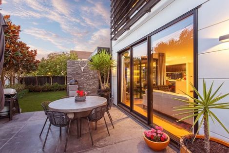 Photo of property in 2 Roa Road, Fendalton, Christchurch, 8041