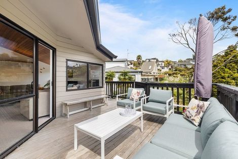 Photo of property in 1/283 East Coast Road, Mairangi Bay, Auckland, 0630