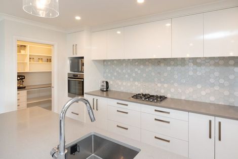 Photo of property in 6 Atlantic Drive, Fitzherbert, Palmerston North, 4410