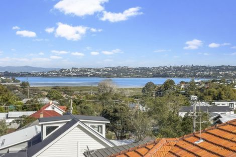 Photo of property in 2/1 Egremont Street, Belmont, Auckland, 0622