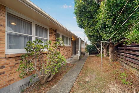 Photo of property in 3/77 Royal View Road, Te Atatu South, Auckland, 0610