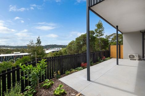 Photo of property in 1/1 Parapara Place, Albany, 0632