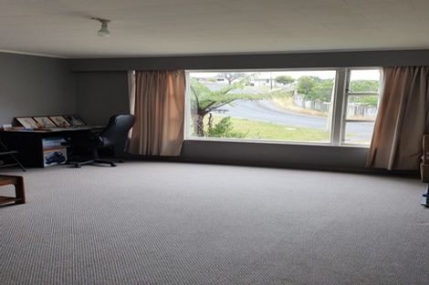 Photo of property in 40 Ruskin Road, Newlands, Wellington, 6037