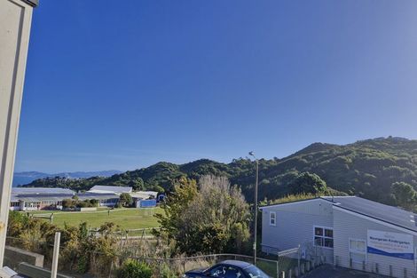 Photo of property in 2/112 Dowse Drive, Maungaraki, Lower Hutt, 5010