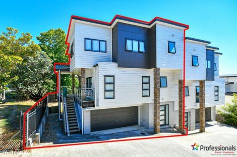 Photo of property in 4225a Great North Road, Glendene, Auckland, 0602