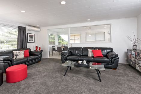 Photo of property in 6 Yeoman Place, Howick, Auckland, 2014