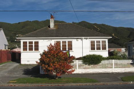 Photo of property in 30 Shearer Crescent, Naenae, Lower Hutt, 5011