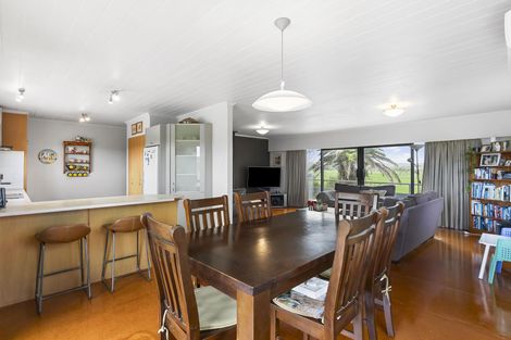 Photo of property in 48 Parkhurst Road, Helensville, 0874